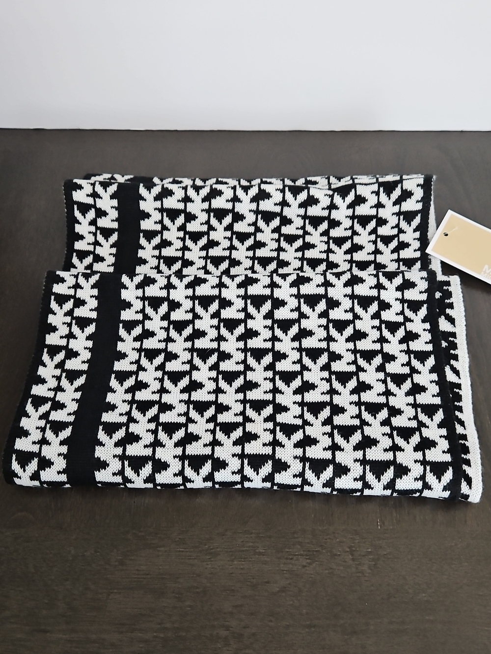 NWT Michael Kors Black and White Houndstooth Knit Scarf